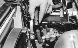 Замена рабочей жидкости и прокачка системы гидроусилителя рулевого управления