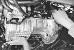 Замена уплотнения масляного картера двигателя